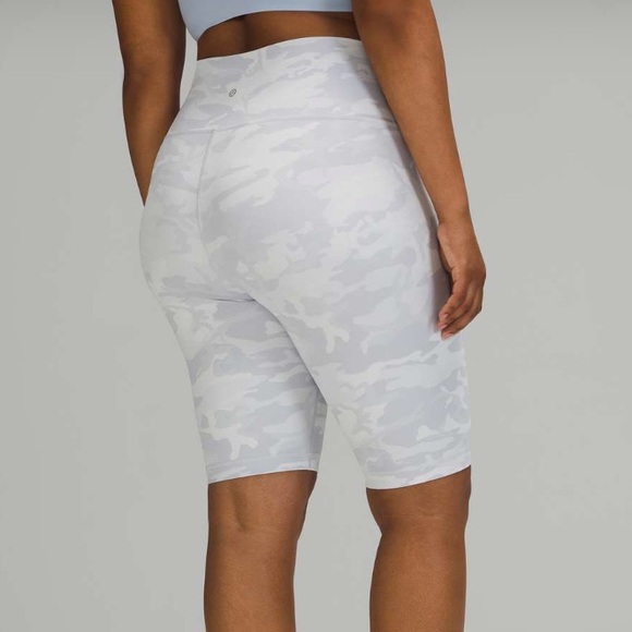 Lululemon Wunder Under Short 10" *Ribbed
Incognito Camo Jacquard Alpine White - Picture 1 of 8
